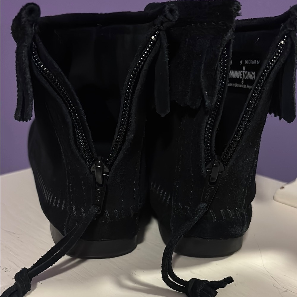 Minnetonka Black Moccasin Shoes - Picture 4 of 7